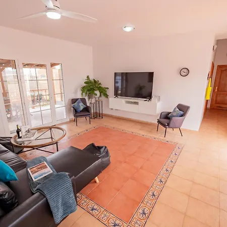 Feriehus Casa Amaya - Spacious House With Pool, Large Garden, Bbq, 2 Terraces, And Ideal Location