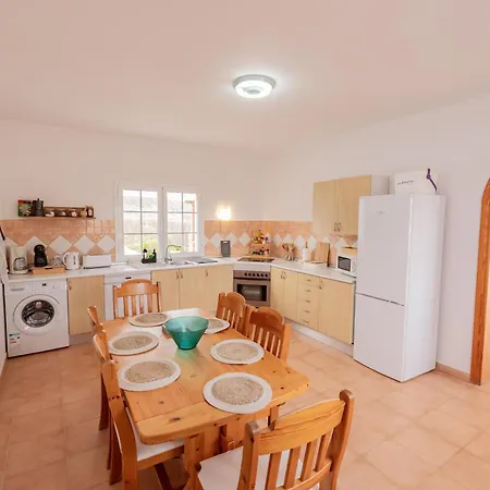 Ferienhaus Casa Amaya - Spacious House With Pool, Large Garden, Bbq, 2 Terraces, And Ideal Location *