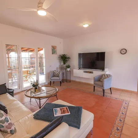 Casa Amaya - Spacious House With Pool, Large Garden, Bbq, 2 Terraces, And Ideal Location El Charco (Las Palmas)