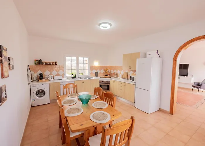 Casa vacanze Casa Amaya - Spacious House With Pool, Large Garden, Bbq, 2 Terraces, And Ideal Location *