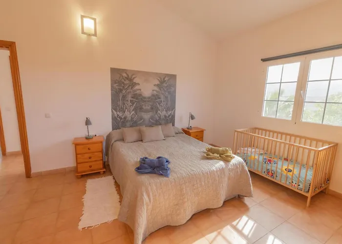 Casa Amaya - Spacious House With Pool, Large Garden, Bbq, 2 Terraces, And Ideal Location