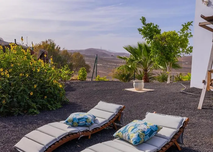 Casa vacanze Casa Amaya - Spacious House With Pool, Large Garden, Bbq, 2 Terraces, And Ideal Location